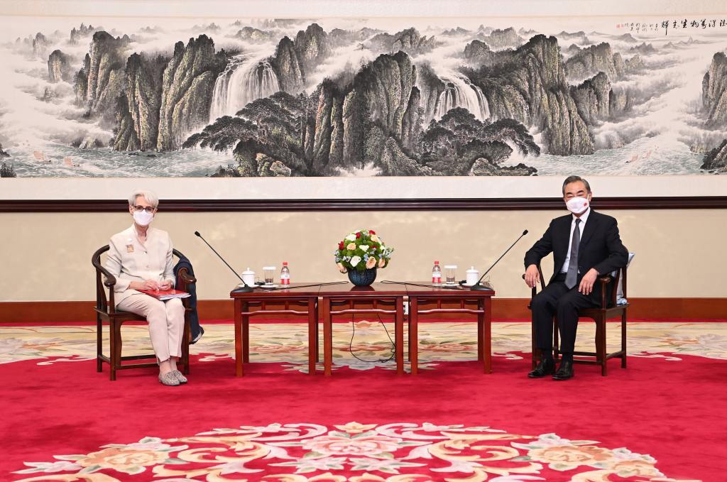 cuoc gap my trung tai thien tan buoc dem truoc con bao moi