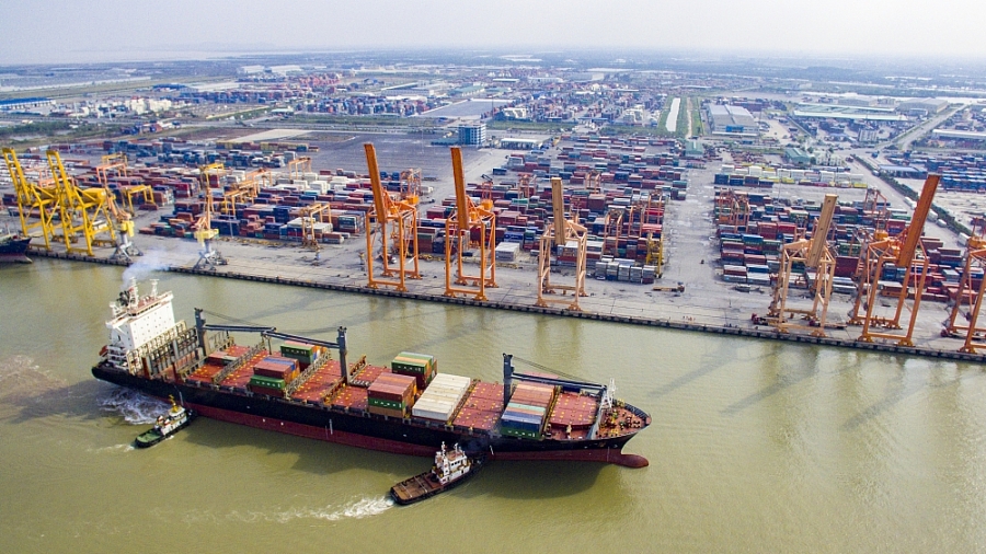 3955 tau container lon nhat cap cang hp 4 1
