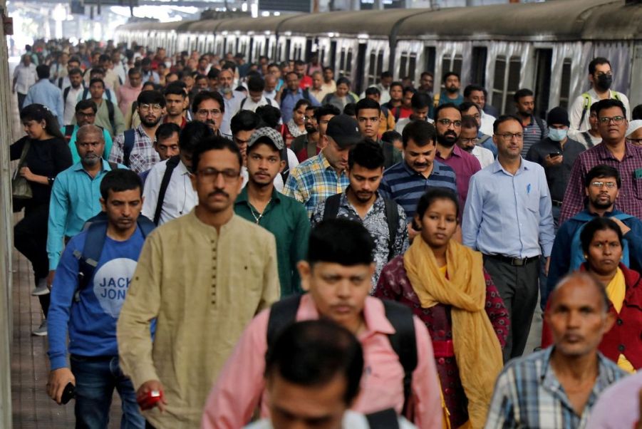 Hanh khach o ga tau lua cua Mumbai An Do