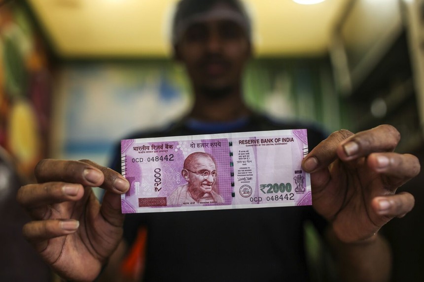 rupee 3182