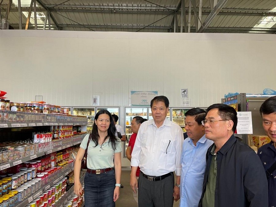 thuong vu viet nam tai nuoc ngoai canh tay noi dai cho hoat dong xuat nhap khau