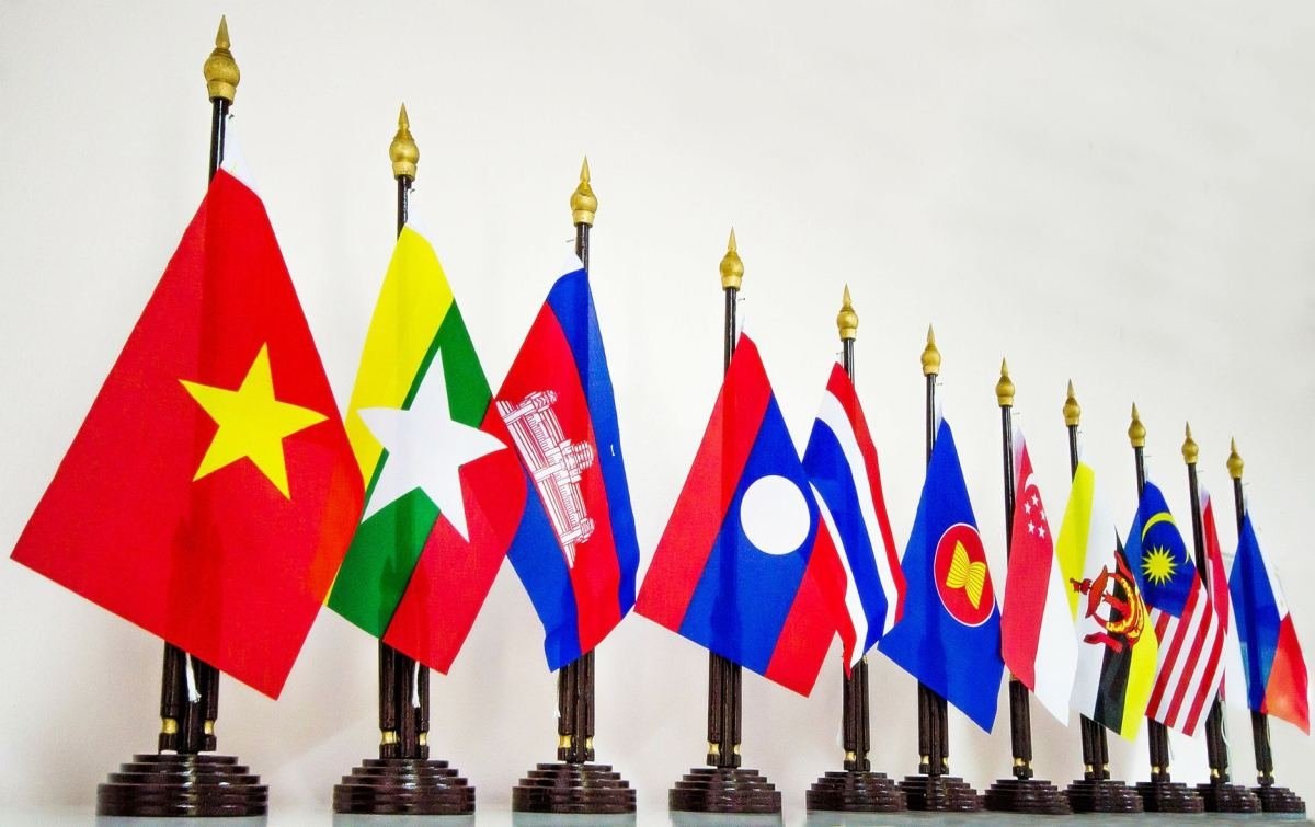 viet nam asean 27 nam dong gop va phat trien