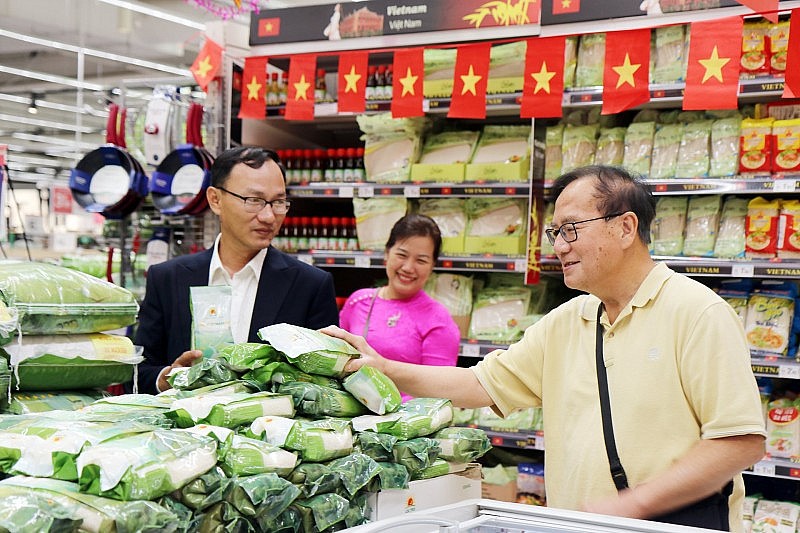 20220906 san pham com vietnam rice duoc bay ban tai sieu thi carrefour 220231012151700 1732519723