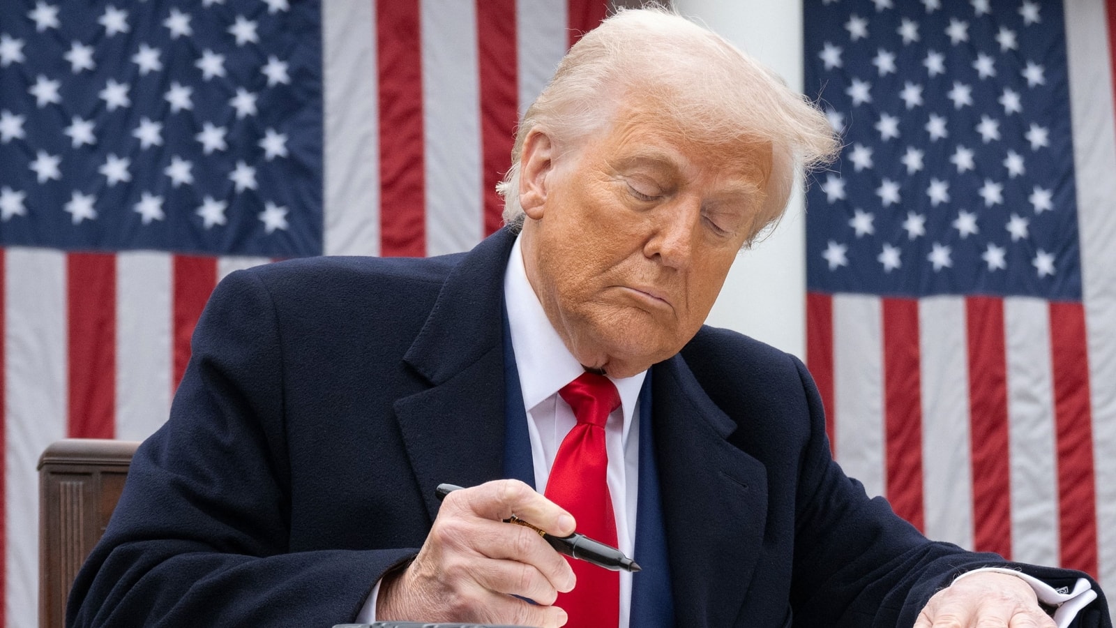 ong trump da mien thue cho danh muc 20 san pham tu trung quoc anh hindustan time 