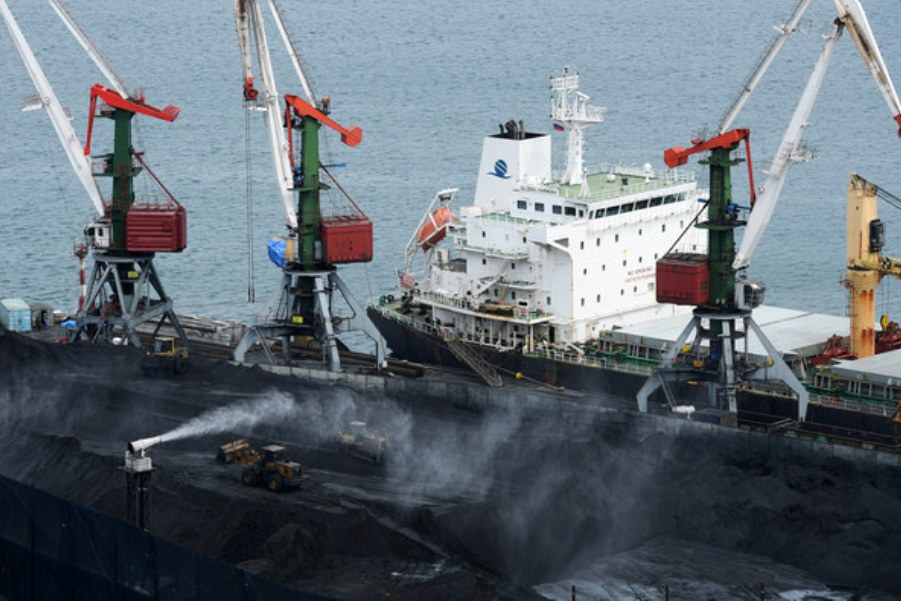 Kho cang xuat khau than o Tp Vladivostok cua Nga