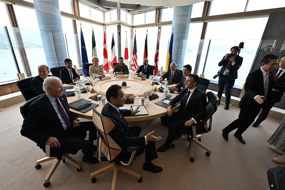 g7