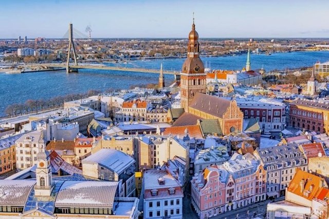 thi truong latvia