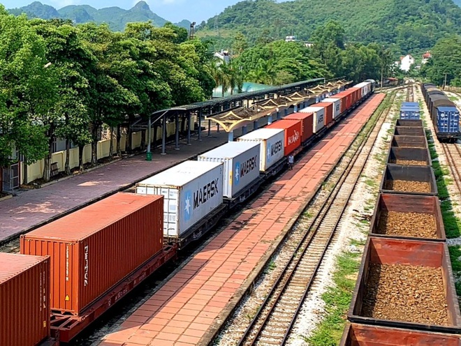tau hoa container