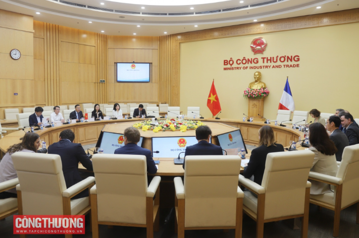 12 nhung 14.04.2025