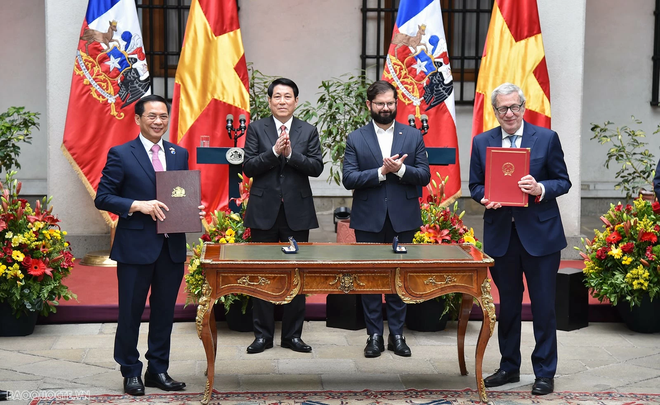 chu tich nuoc luong cuong va tong thong gabriel boric chung kien le ky tuyen bo chung viet nam chile do bo truong ngoai giao bui thanh son va bo truong ngoai giao chile albert van klaversen stor 6727