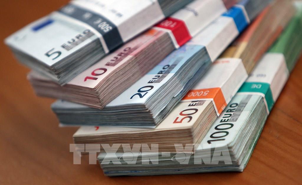 072725 gia tri dong yen va dong euro dien bien trai chieu