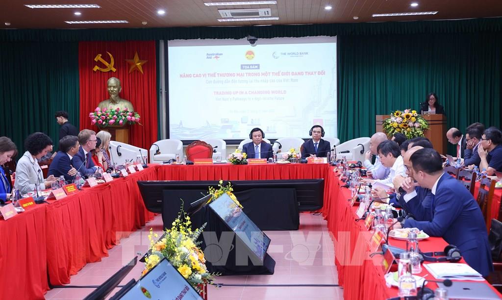 205756 toa dam nang cao vi the thuong mai trong mot the gioi dang thay doi con duong dan den tuong lai thu nhap cao cua viet nam 