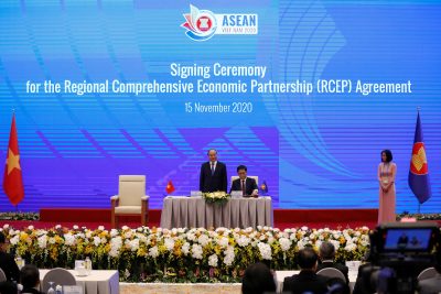 2020 11 15T055120Z 76928764 RC2H3K90JXWH RTRMADP 3 ASEAN SUMMIT RCEP SIGNING 400x267