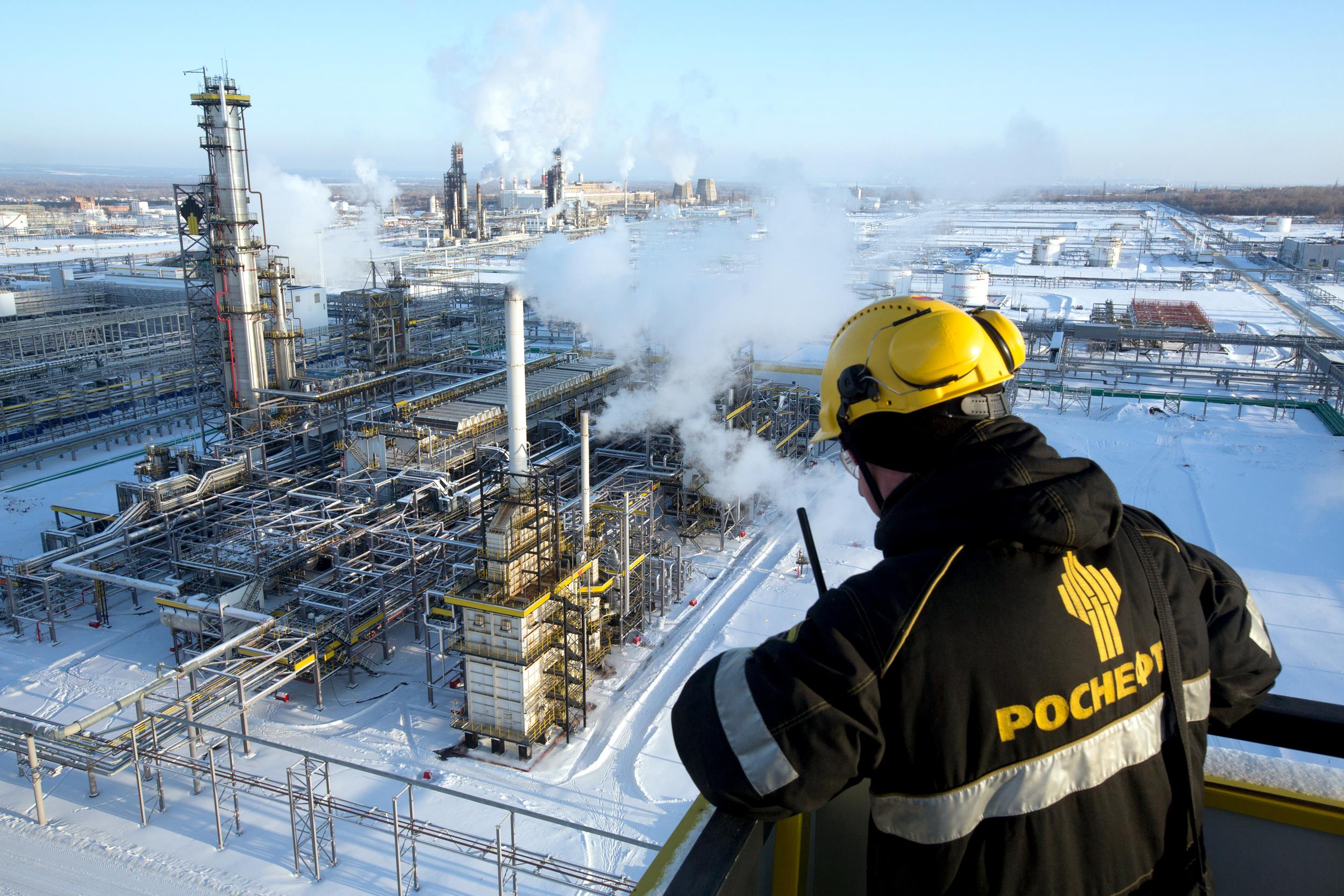220224 russia oil refinery al 0823 15421170