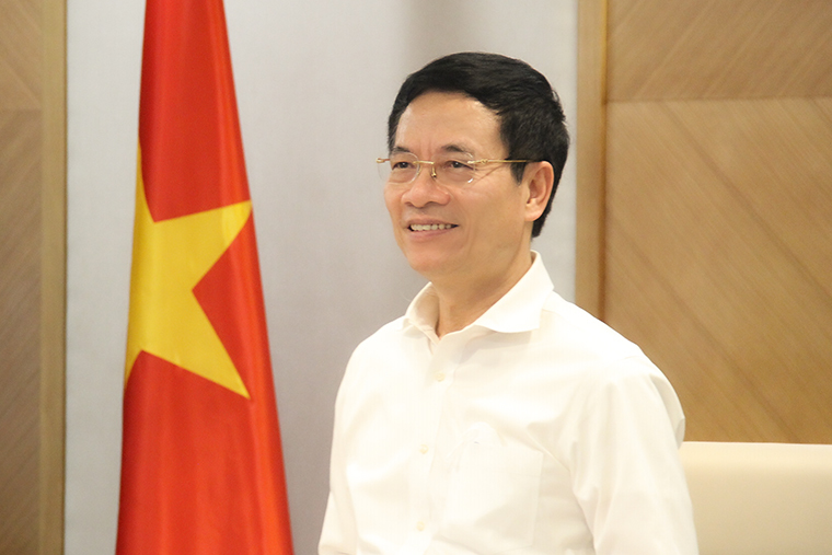 bo truong nguyen manh hung gui thu chuc mung nhan 76 nam ngay truyen thong nganh tt 1