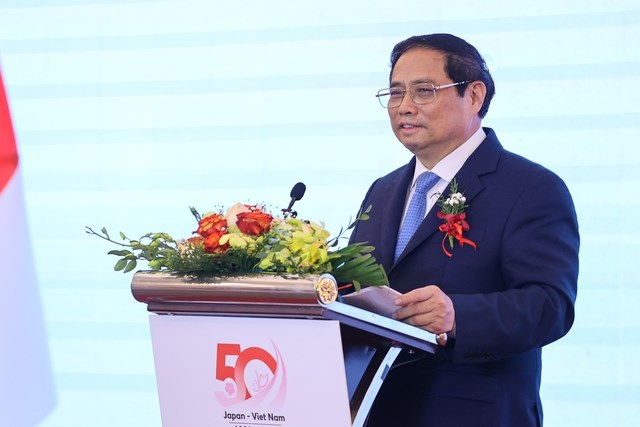 anh bai tren ben phai