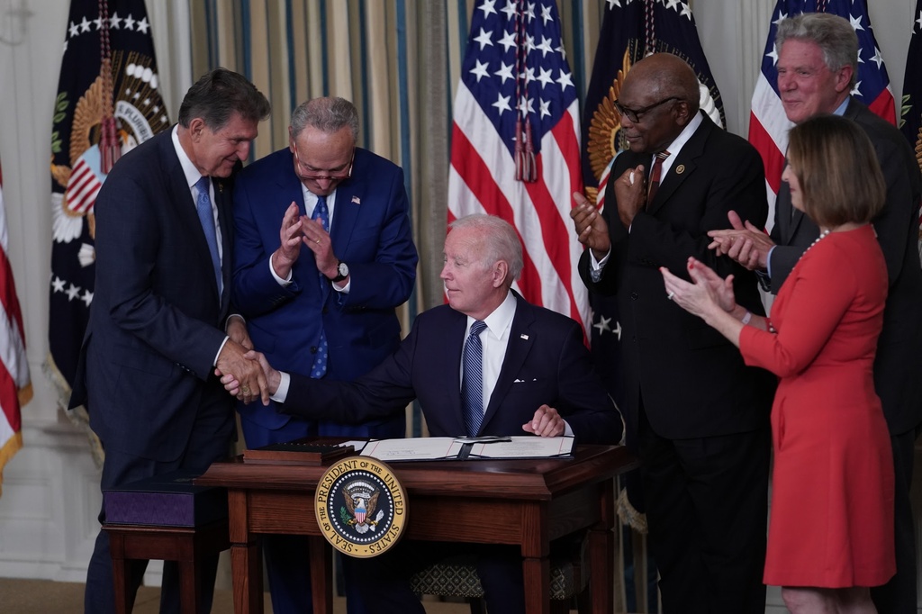 Biden firma
